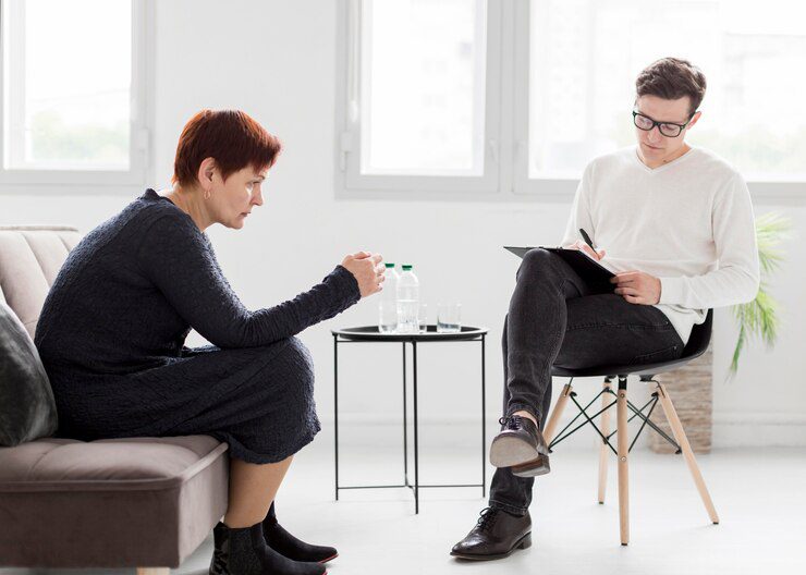 Psychologist vs Psychiatrist - two person is doing a therapy
