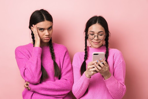 how can the media negatively affect self-esteem?