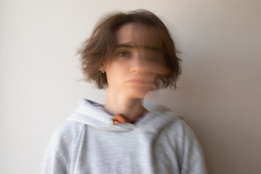 borderpolar - blurry woman dealing with anxiety