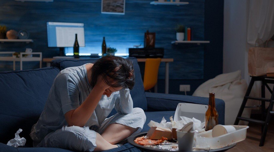 trauma dumping - a depressed woman crying