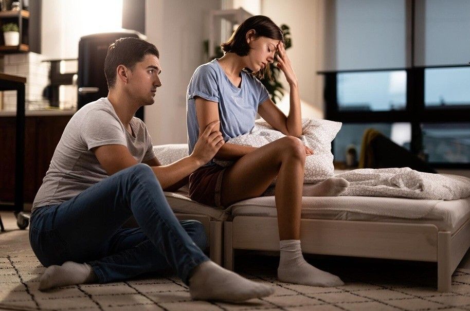 sex addiction symptoms - Young displeased woman ignoring her boyfriend